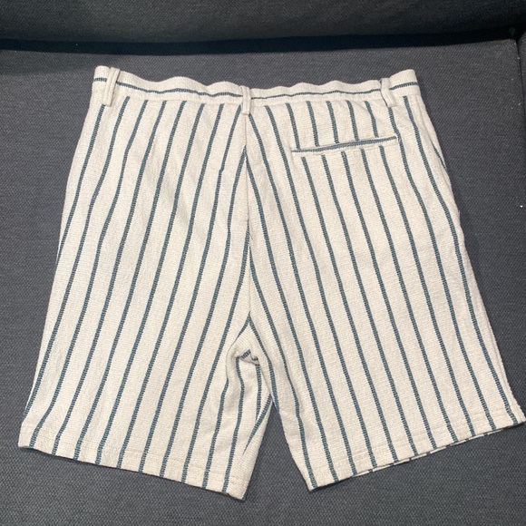 Zara linen men’s shorts size 32 off white colour with forest green stripes - Picture 2 of 4